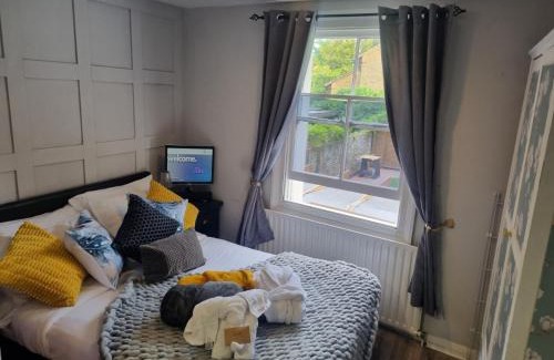 Fulwell and Hampton Hill Apartment | Studio at 113b - a home away from home