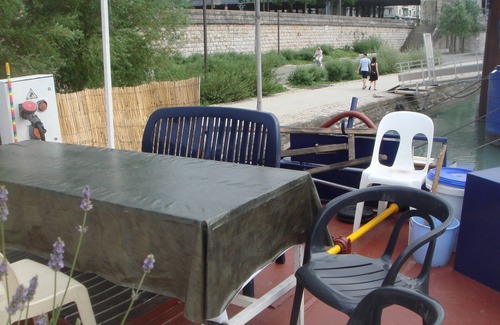 2nd Arrondissement Boat Rental | Studio barge, LA TIMONERIE, unusual, center LYON, calm, pleasant VIEUX LYON