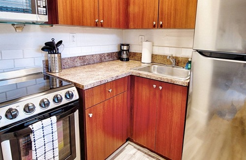 Deerfield Beach Apartment | Studio Beach Walk With Pool 101, Sleeps uo to 3!