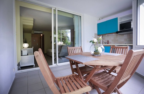 Pointe de la verdure Apartment | Studio-Classic-Ensuite with Bath-Garden view