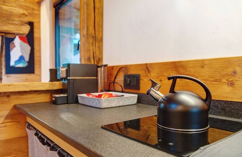 Aymavilles Apartment | Studio 'Con Idromassaggio' with Mountain View, Balcony and Wi-Fi