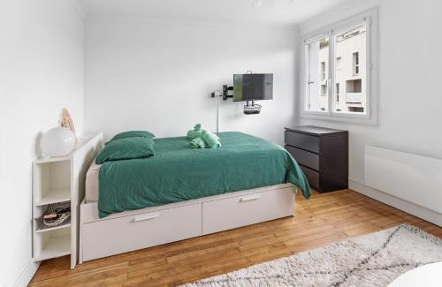 Pont Rousseau Apartment | Studio Cosy - Au pied du tram - Parking - WIFI