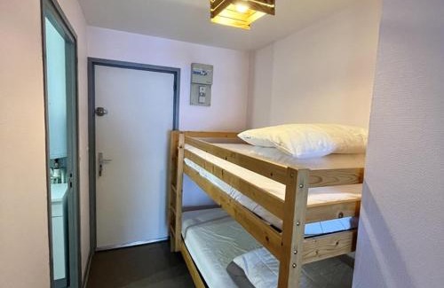 Laveissiere Apartment | Studio cosy avec terrasse ensoleillée - FR-1-787-26