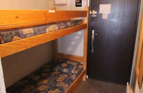 Jeux Apartment | Studio cosy pour 4 pers, centre Alpe d'Huez, proche pistes, animaux OK, terrasse sud - FR-1-405-48