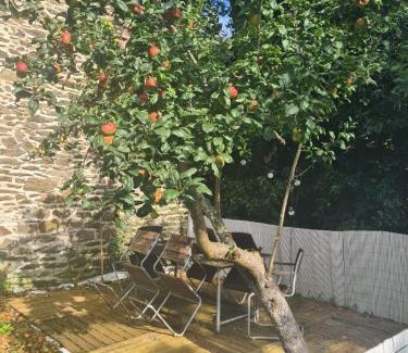 Rive Droite Apartment | Studio de charme avec jardin au Quatre-Moulins