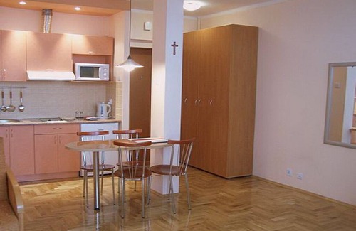 Wesoła Zachod Apartment | Studio Ekstaza It consists of 1 bedroom with open kitchen.