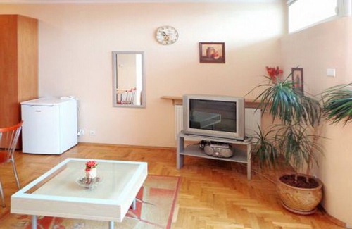 Wesoła Zachod Apartment | Studio Ekstaza It consists of 1 bedroom with open kitchen.