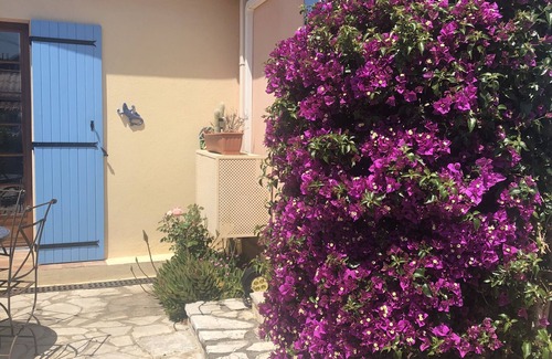 Six-Fours-les-Plages Apartment | Studio Equipe a Proximite Plages et Commerces