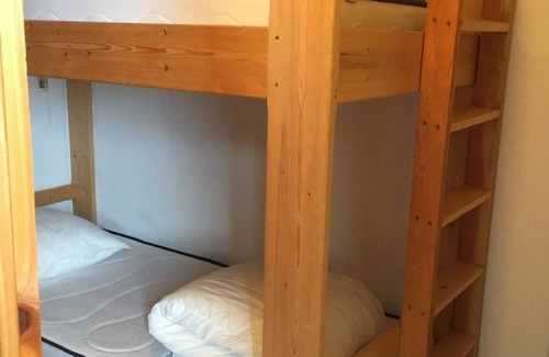 Arette Apartment | Studio for 4 with elevator, free parking, and direct access to slopes