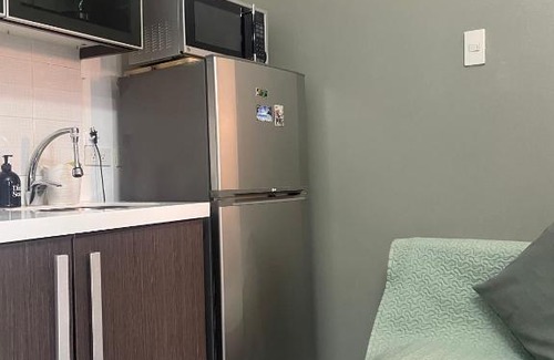 Downtown Apartment | Studio for 4 with Netflix, 55in TV, 200Mbs net, in heart of Makati