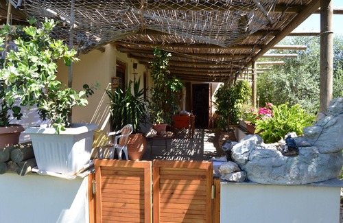 Agkouseliana Apartment | Studio for two. Centrally located, between Plakias and Rethymnon. On the E4