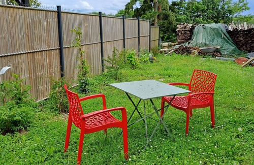 La Chaussee-Saint-Victor Apartment | Studio near Blois, in the heart of the Loire castles, with garden