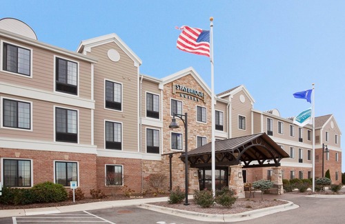 Oconomowoc Apartment | Studio | Free Breakfast. Pool. Gym
