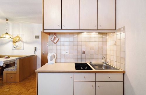 Valle San Silvestro Apartment | Studio 'Frühling' with Mountain View, Shared Garden and Wi-Fi