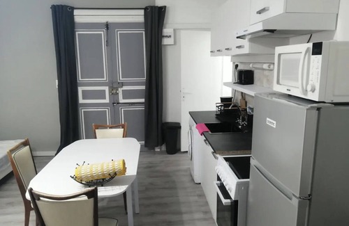 Bourg-Argental Apartment | Studio 'Gradina Bulgarana' with Shared Garden and Wi-Fi