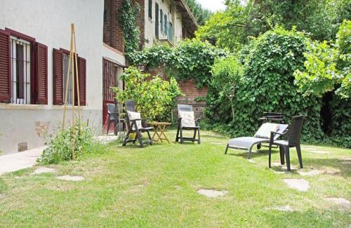 Moncucco Torinese House | Studio in Astigiana Hills with Wine & Views