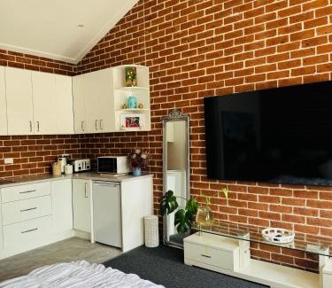 Bathurst House | Studio in CBD Bathurst