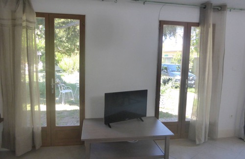 Montfavet Apartment | Studio in Mas provençal in AVIGNON (2 people)