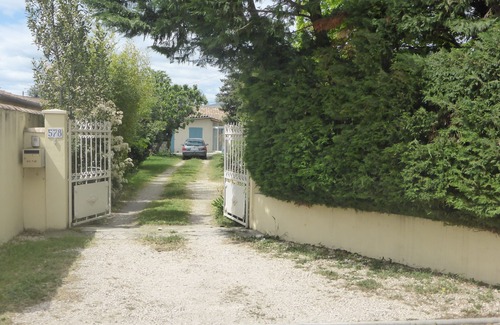Montfavet Apartment | Studio in Mas provençal in AVIGNON (2 people)