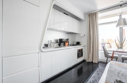 Financial District Apartment | Studio in Tribeca w gym lounge roof deck NYC-1373