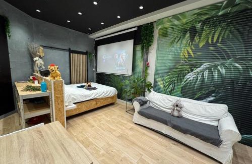 Charmettes - Bellecombe Apartment | Studio Jungle with breakfast and video projector