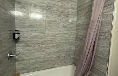Munras Avenue Hotel | Studio King With BunkBeds Near Downtown Monterey