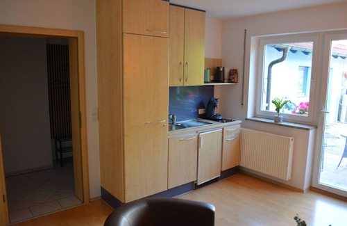 Estenfeld Apartment | Studio 'Komfort-Apartment Mit Terrasse' with Private Terrace and Wi-Fi