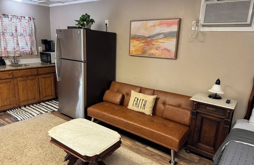 Azle Apartment | Studio near Lake Weatherford & Dove Ridge Vineyard
