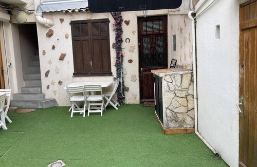 Cannes La Bocca Apartment | Studio of 18 m2 with terrace in Cannes La Bocca