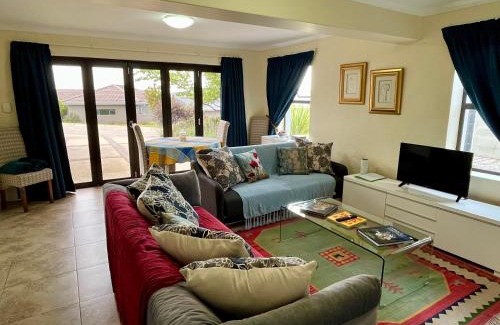 Grahamstown Apartment | Studio on the Hill with Inverter & Water tanks