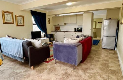 Grahamstown Apartment | Studio on the Hill with Inverter & Water tanks