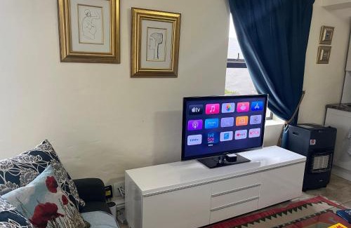 Grahamstown Apartment | Studio on the Hill with Inverter & Water tanks