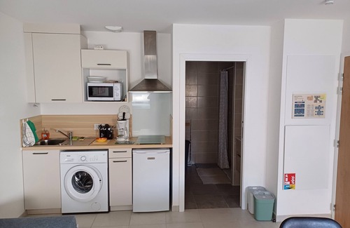 Clisson Apartment | Studio + parking privatif en sous-sol. En Résidence sécurisée et clôturée