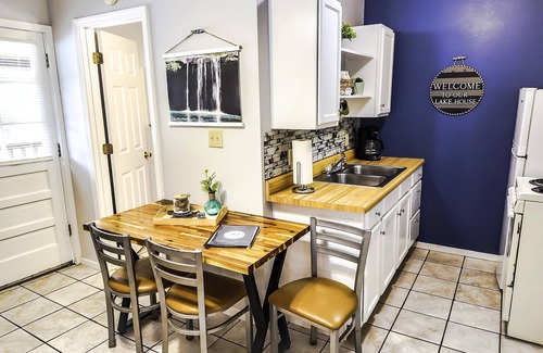 Eddyville Apartment | Studio Rental (Sleeps 1-4) - Studio style unit with small kitchen, bathroom, & 2 Queen Beds
