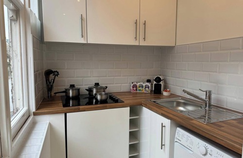 Harrow Road Apartment | Studio-Sleeps3-98WS-PetFriendly
