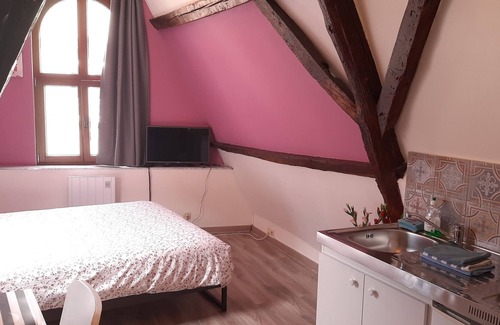 Ilot Sacre Apartment | Studio-Standard-Ensuite with Bath-STUDIO 3D