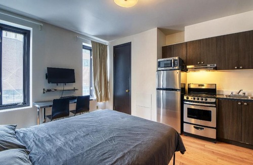 Quartier des Spectacles Apartment | Studio Stays Downtown Montreal