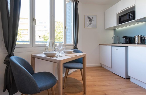 Jean Moulin - Marius Berliet Apartment | Studio-Superior-Wet room-Street View