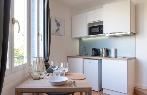 Jean Moulin - Marius Berliet Apartment | Studio-Superior-Wet room-Street View