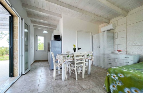 Capilungo House | Studio surrounded by greenery in Capilungo – Just steps from the sea