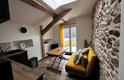 Saint-Mars-d'Outille Apartment | Studio T1 with courtyard