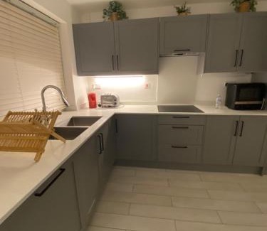 Hale Apartment | Studio twin budget flat