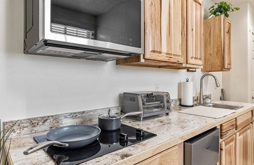North Ogden House | Studio Unit, Shared Hot Tub & Fully Fenced Yard