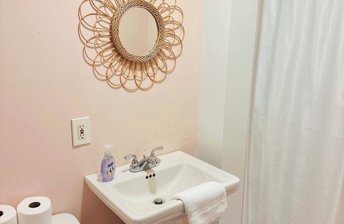 West Bayside Apartment | Studio Unit Walkable Everywhere