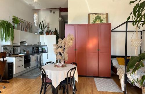 Lodz Apartment | Studio Włókno - słoneczny loft u Scheiblera
