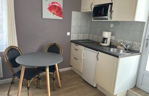 Thonon-les-Bains Apartment | Studio with balcony in the center of Thonon, near the thermal baths, 2 people