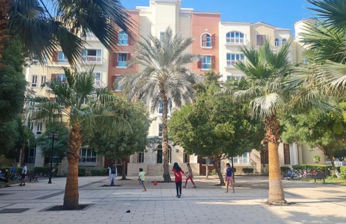 Discovery Gardens Apartment | Studio with free Tennis court at the yard