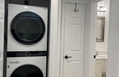 Palisades Apartment | Studio with King size bed and Parking