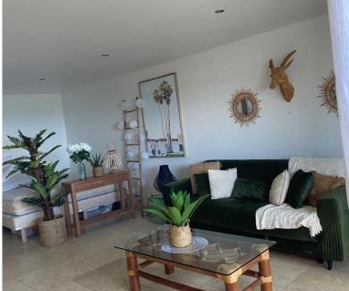 Cul de Sac Apartment | Studio with stunning sea view in Mount Vernon