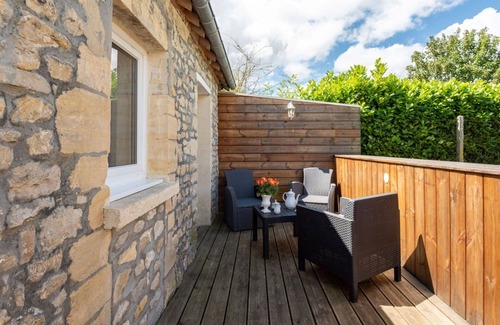 Commes House | Stunning private villa for 4 people with WIFI, TV, terrace, pets allowed and parking